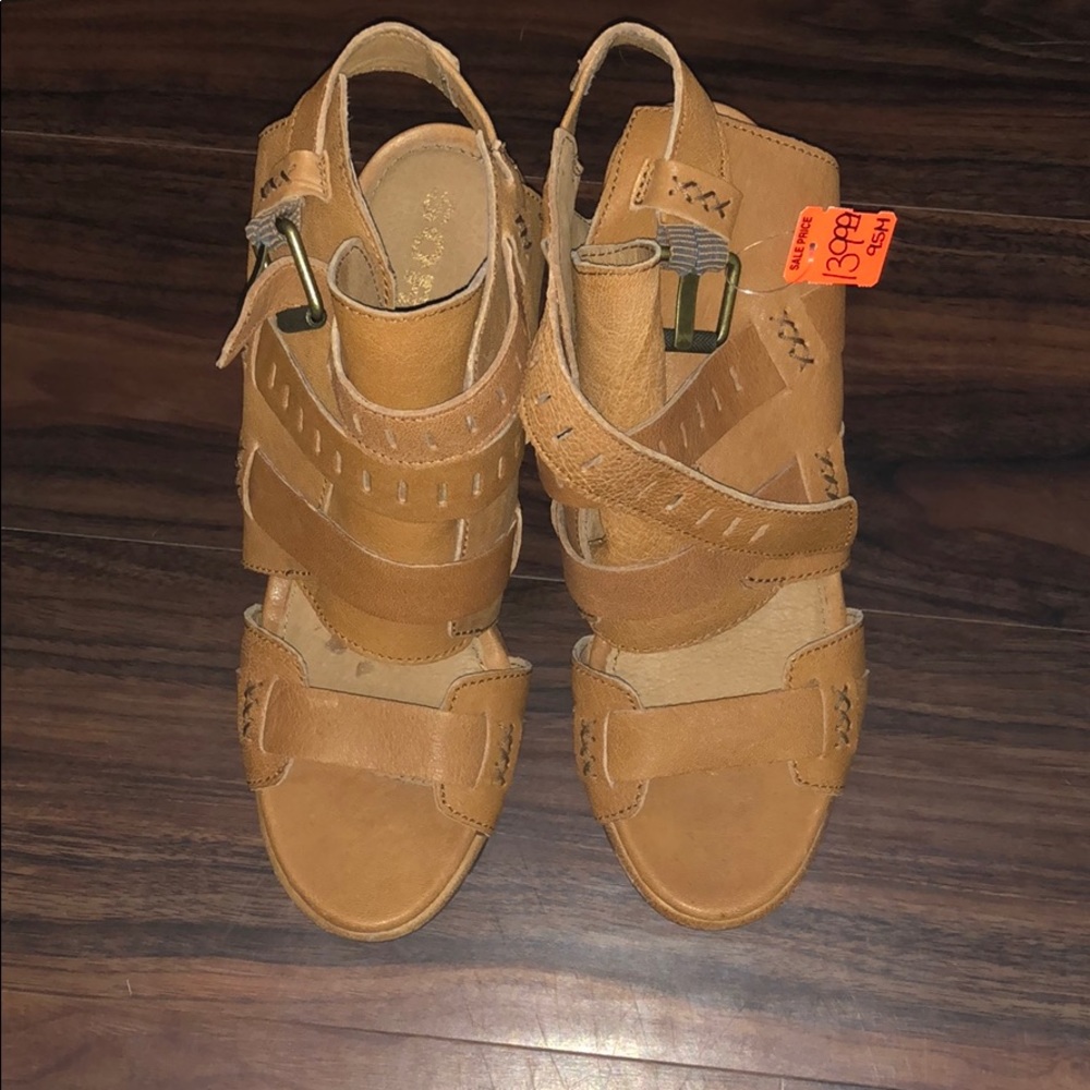 NWT Sorel Booties